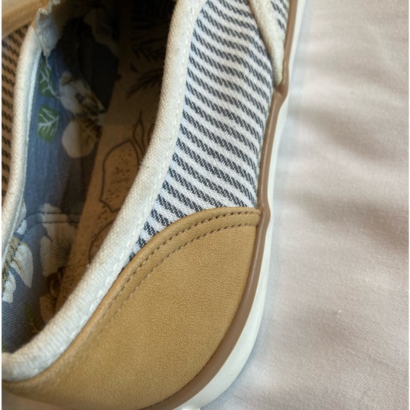 Margaritaville Slip On Sneakers - Picture 5 of 12